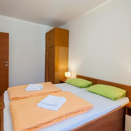 Apartment A3 Apt W Balcony & Sea View 2 Min Walking To